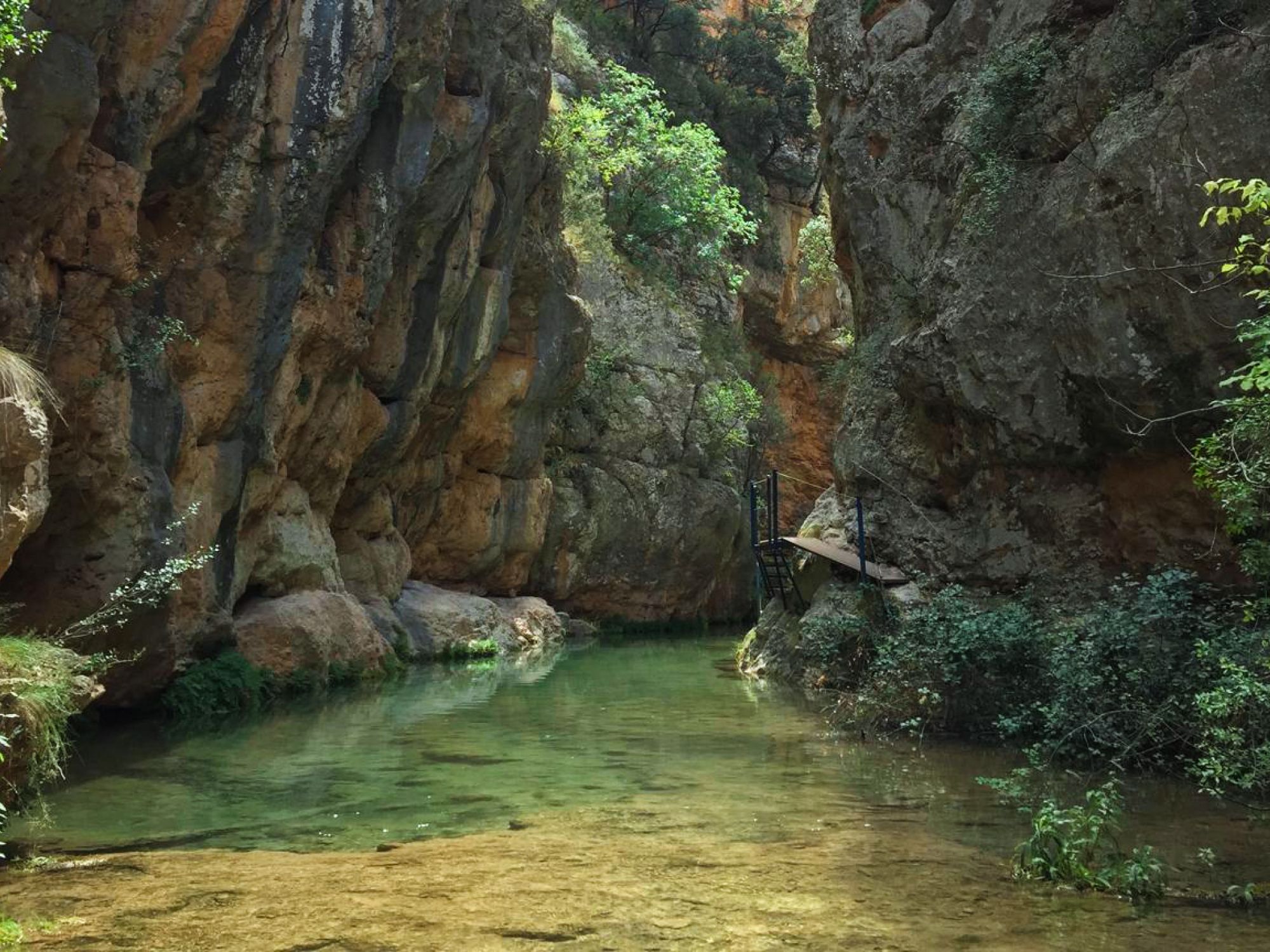 La Aldaba - foto de río con pasarelas naturaleza